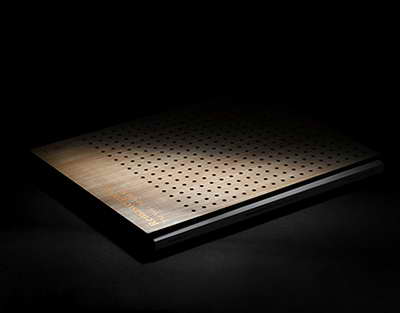 İlham Əliyev yenidənqurmadan sonra açılışı olan Dərbənddəki Azərbaycan Teatrının kollektivini təbrik